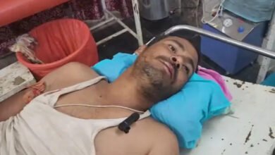 बिजली सुधार कार्य के दौरान मजदूर झुलसा: करंट लगने से खंभे से गिरा, सुरक्षा इंतजामों पर उठे सवाल बिजली सुधार कार्य के दौरान मजदूर झुलसा: करंट लगने से खंभे से गिरा, सुरक्षा इंतजामों पर उठे सवाल