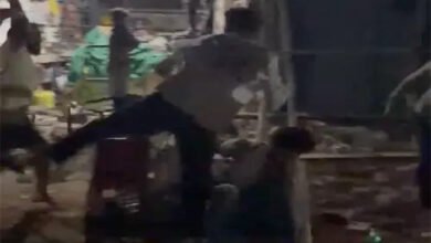 बालोद में देर रात दुकान पर बवाल: टेबल-कुर्सी और ड्रिल मशीन से हमला, मारपीट का VIDEO वायरलcc बालोद में देर रात दुकान पर बवाल: टेबल-कुर्सी और ड्रिल मशीन से हमला, मारपीट का VIDEO वायरलcc