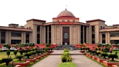 हाईकोर्ट का बड़ा फैसला: बरी होने के बाद भी नहीं मिलेगा पूरा बकाया वेतन हाईकोर्ट का बड़ा फैसला: बरी होने के बाद भी नहीं मिलेगा पूरा बकाया वेतन