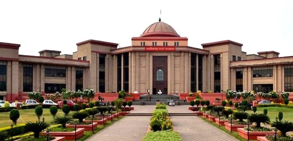 हाईकोर्ट का बड़ा फैसला: बरी होने के बाद भी नहीं मिलेगा पूरा बकाया वेतन हाईकोर्ट का बड़ा फैसला: बरी होने के बाद भी नहीं मिलेगा पूरा बकाया वेतन