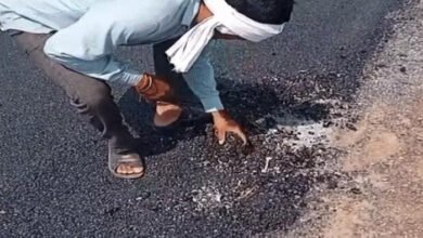बिलासपुर में 1.40 करोड़ की सड़क पर भ्रष्टाचार के आरोप, हाथ से उखड़ रही डामर की परत