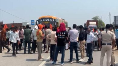 कवर्धा में छात्रों का सड़क पर हल्ला बोल, शराब भट्ठी के विरोध में नेशनल हाईवे पर घंटों जाम