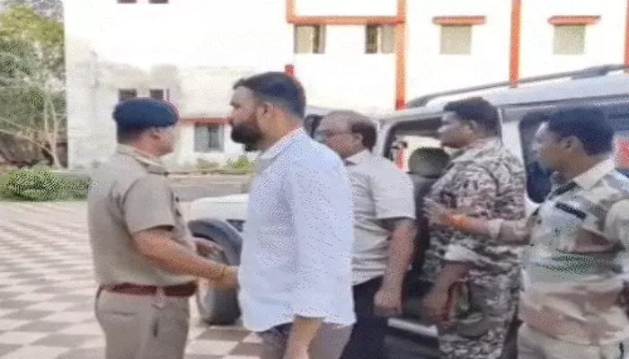 महासमुंद LPG घोटाले में बड़ा खुलासा, फूड ऑफिसर पर 50 लाख लेने का आरोप महासमुंद LPG घोटाले में बड़ा खुलासा, फूड ऑफिसर पर 50 लाख लेने का आरोप