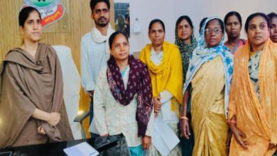 नक्सल पीड़ित परिवारों का सरकार के खिलाफ मोर्चा, नौकरी और मुआवजे की मांग को लेकर अनिश्चितकालीन धरने की चेतावनी