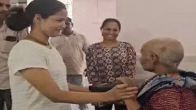 11 महीने बाद भिलाई के आश्रम में मिली मां, बेटी से मिलते ही छलक पड़े आंसू