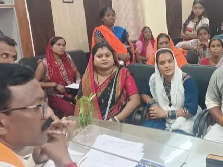 केनाल लिंक रोड निर्माण पर विवाद, बेदखली नोटिस के बाद निगम पहुंचे रहवासी
