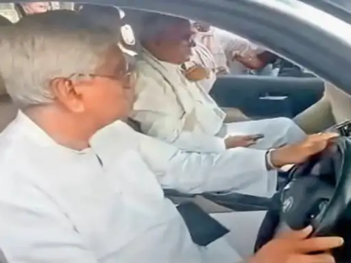कांग्रेस नेता पर केस को लेकर गरमाई सियासत, धरना खत्म होने के बाद बघेल ने पुलिस को दी चेतावनी कांग्रेस नेता पर केस को लेकर गरमाई सियासत, धरना खत्म होने के बाद बघेल ने पुलिस को दी चेतावनी