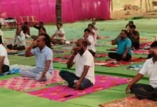 खरसोता में अधिकारीयों कर्मचारीयों और ग्रामवासियों ने किया योगाभ्यास ,योग केवल व्यायाम नहीं बल्कि स्वस्थ जीवन जीने की है कला