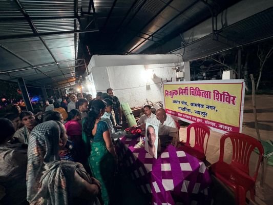 जशपुर के अघोर पीठ में आधी रात से उमड़ी आस्था और उम्मीद की भीड़, बाबा भगवान राम ट्रस्ट के निःशुल्क मिर्गी चिकित्सा शिविर में छत्तीसगढ़, झारखंड, बिहार, उड़ीसा और मध्यप्रदेश से पहुंचे मरीज, 77 लोगों को वितरित की गई फकीरी एवं आयुर्वेदिक द