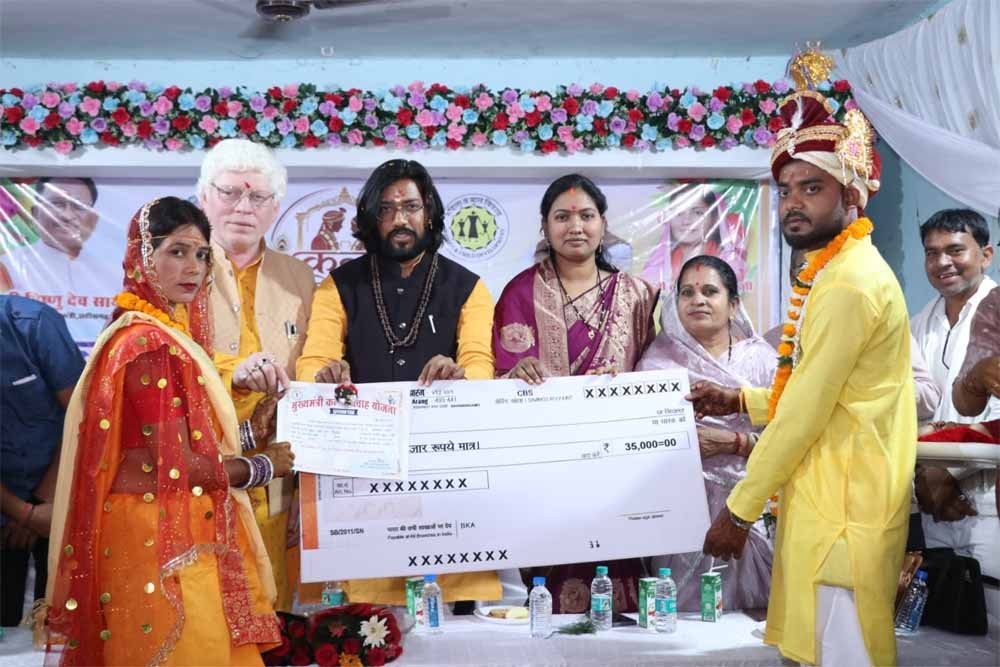 मुख्यमंत्री कन्या विवाह योजना अंतर्गत 62 जोड़ों ने लिए सात फेरे, नवदंपत्तियों को मिली शासकीय सहायता मुख्यमंत्री कन्या विवाह योजना अंतर्गत 62 जोड़ों ने लिए सात फेरे, नवदंपत्तियों को मिली शासकीय सहायता