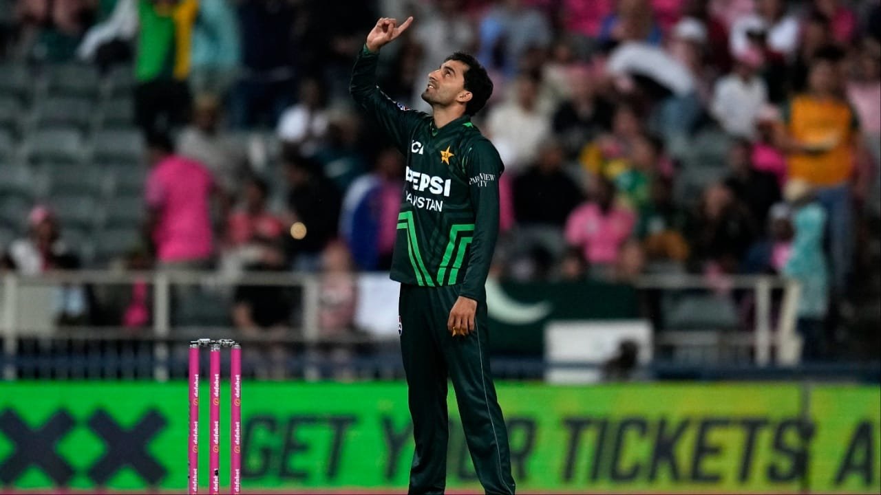 PSL 2026: इस पाकिस्तानी क्रिकेटर ने भारत में जन्मे शख्स के नाम किया अपना अवॉर्ड, जीते 22 लाख