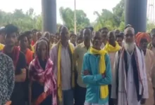सूरजपुर में सरकारी स्कूल की जमीन बेचने का आरोप, भूमि रिकॉर्ड की गड़बड़ियों पर ग्रामीणों का प्रदर्शन