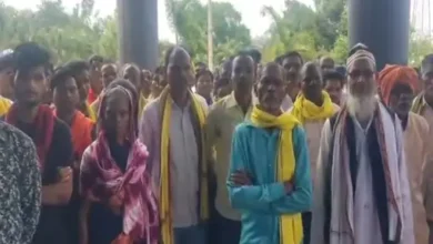सूरजपुर में सरकारी स्कूल की जमीन बेचने का आरोप, भूमि रिकॉर्ड की गड़बड़ियों पर ग्रामीणों का प्रदर्शन