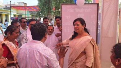 पलारी नगर पंचायत चुनाव में हंगामा: मतदान केंद्र पर भिड़े बीजेपी-कांग्रेस कार्यकर्ता, विधायक संगीता सिन्हा ने उठाए सवाल