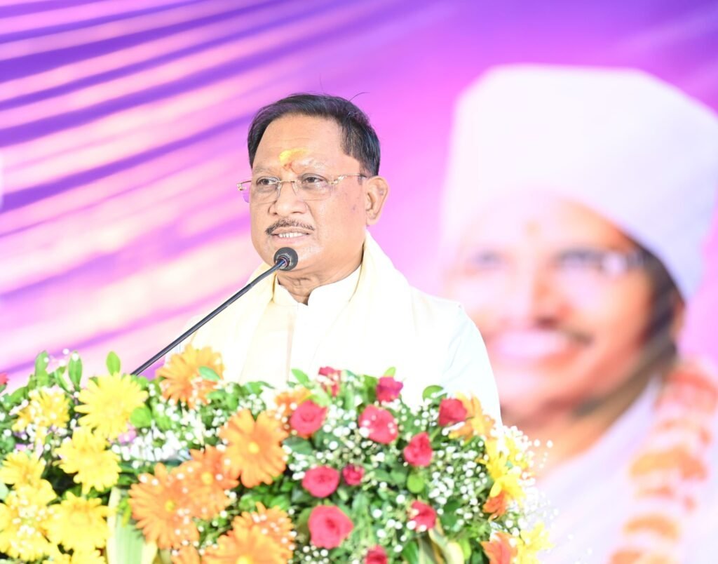 सोनपैरी कबीर आश्रम पहुंचे CM विष्णुदेव साय: बिजली बिल भुगतान योजना 3 महीने बढ़ाने का ऐलान, सरचार्ज माफी भी मिलेगी