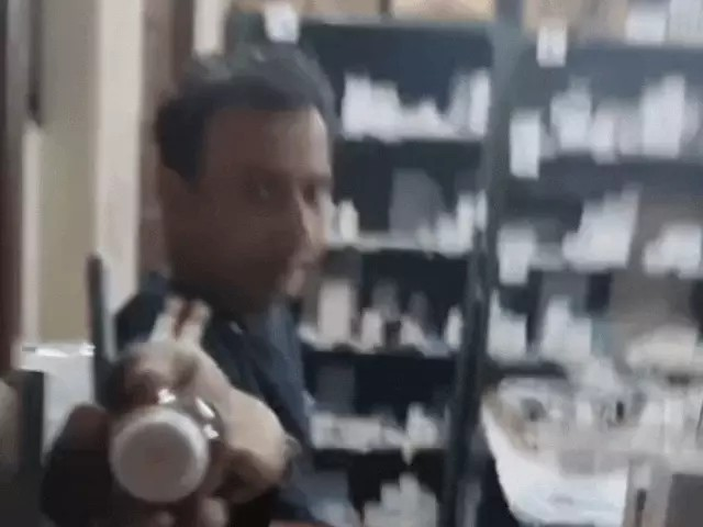 सरकारी अस्पताल की इमरजेंसी फार्मेसी में गलत दवा देने का आरोप, नशे में ड्यूटी करने की शिकायत पर कर्मचारी APO