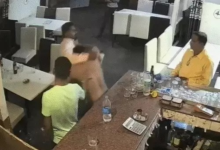 महासमुंद में दबंगई का VIDEO वायरल, वेटर का गला दबाकर दी धमकी