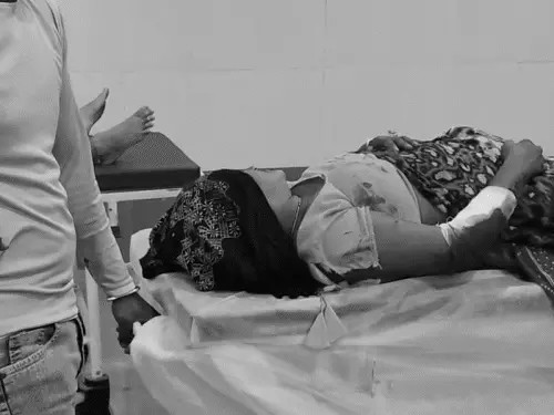 नवजात का शव लेकर आ रही एम्बुलेंस-भिड़ी, पिता की मौत:ड्राइवर को झपकी आने पर टोका भी था; 15 दिन पहले हुआ था बेटा