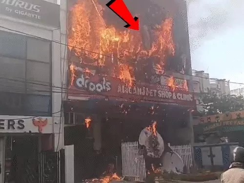 कोचिंग सेंटर बना मौत का जाल: आग में 6 की मौत, कई लोग अब भी फंसे होने की खबर