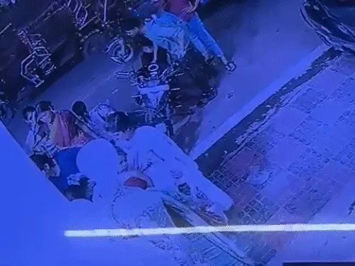 बाजार में मासूम से चोरी, संदिग्ध महिला ने बच्ची के गले से निकाली चेन बाजार में मासूम से चोरी, संदिग्ध महिला ने बच्ची के गले से निकाली चेन