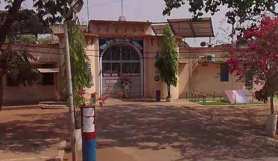 BREAKING : जांजगीर जेल में बाथरूम के अंदर कैदी ने फांसी लगाकर की आत्महत्या, सुरक्षा व्यवस्था पर उठे गंभीर सवाल BREAKING : जांजगीर जेल में बाथरूम के अंदर कैदी ने फांसी लगाकर की आत्महत्या, सुरक्षा व्यवस्था पर उठे गंभीर सवाल