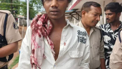 रायपुर में दिनदहाड़े हमला: युवक पर चाकू से ताबड़तोड़ वार, गंभीर हालत में अस्पताल में भर्ती रायपुर में दिनदहाड़े हमला: युवक पर चाकू से ताबड़तोड़ वार, गंभीर हालत में अस्पताल में भर्ती