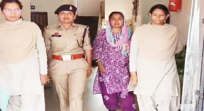 बालोद में ‘फर्जी चीफ सेक्रेटरी’ बनकर ठगी: नौकरी दिलाने के नाम पर महिला ने 7 बेरोजगारों से ऐंठे 25.50 लाख
