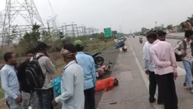 NH पर दर्दनाक हादसा: बाइक फिसलते ही हाईवा ने कुचला, रिटायर्ड कर्मचारी की मौत