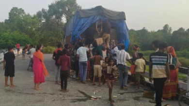 फ्रूटी के कार्टन में छिपाकर लाई जा रही थी शराब, ट्रक खुलते ही मच गई लूट; Video वायरल