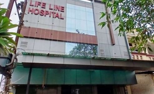 मुंगेली: लाइफ लाइन अस्पताल में स्वास्थ्य विभाग का औचक निरीक्षण, खामियों पर नोटिस जारी