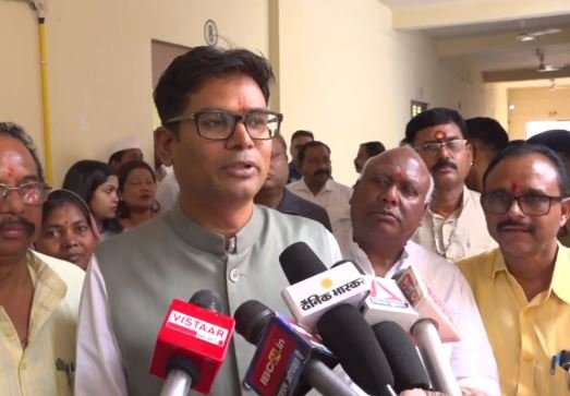 ओपी चौधरी ने अफसरों को दी चेतावनी, बोले- जनप्रतिनिधियों से विवाद नहीं, विकास कार्यों पर दें ध्यान ओपी चौधरी ने अफसरों को दी चेतावनी, बोले- जनप्रतिनिधियों से विवाद नहीं, विकास कार्यों पर दें ध्यान