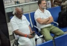 राहुल गांधी-चिंतामणि महाराज आमने-सामने, रायपुर एयरपोर्ट की तस्वीरों ने छत्तीसगढ़ की राजनीति में मचाई हलचल