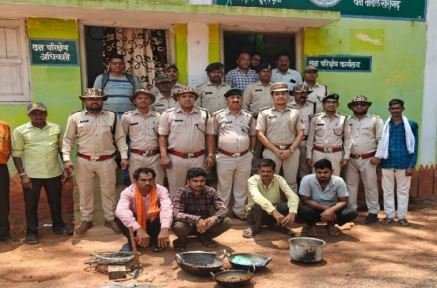 खेत में करंट बिछाकर किया जंगली सूअर का शिकार, मांस पकाते 4 आरोपी गिरफ्तार