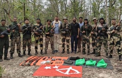 कांकेर में नक्सलियों पर बड़ा प्रहार, संयुक्त सर्च ऑपरेशन में हथियार, वायरलेस और वर्दी बरामद