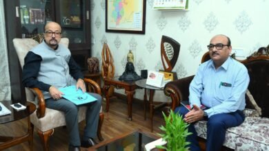 राज्यपाल रमेन डेका से मुख्य सचिव ने सौजन्य भेंट की
