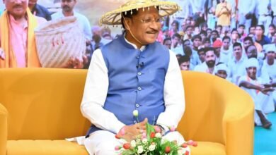 ‘खेती हमारी पहचान है’: किसानों से संवाद में भावुक हुए विष्णुदेव साय, बोले—नई तकनीक अपनाने से बढ़ेगा मुनाफा