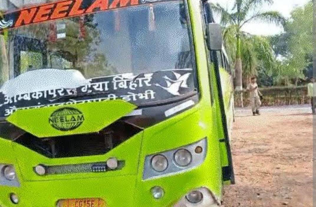 बस में 2 करोड़ का गांजा जब्त: झाड़ू बेचने की आड़ में हो रही थी तस्करी, महिला-पुरुष आरोपी फरार