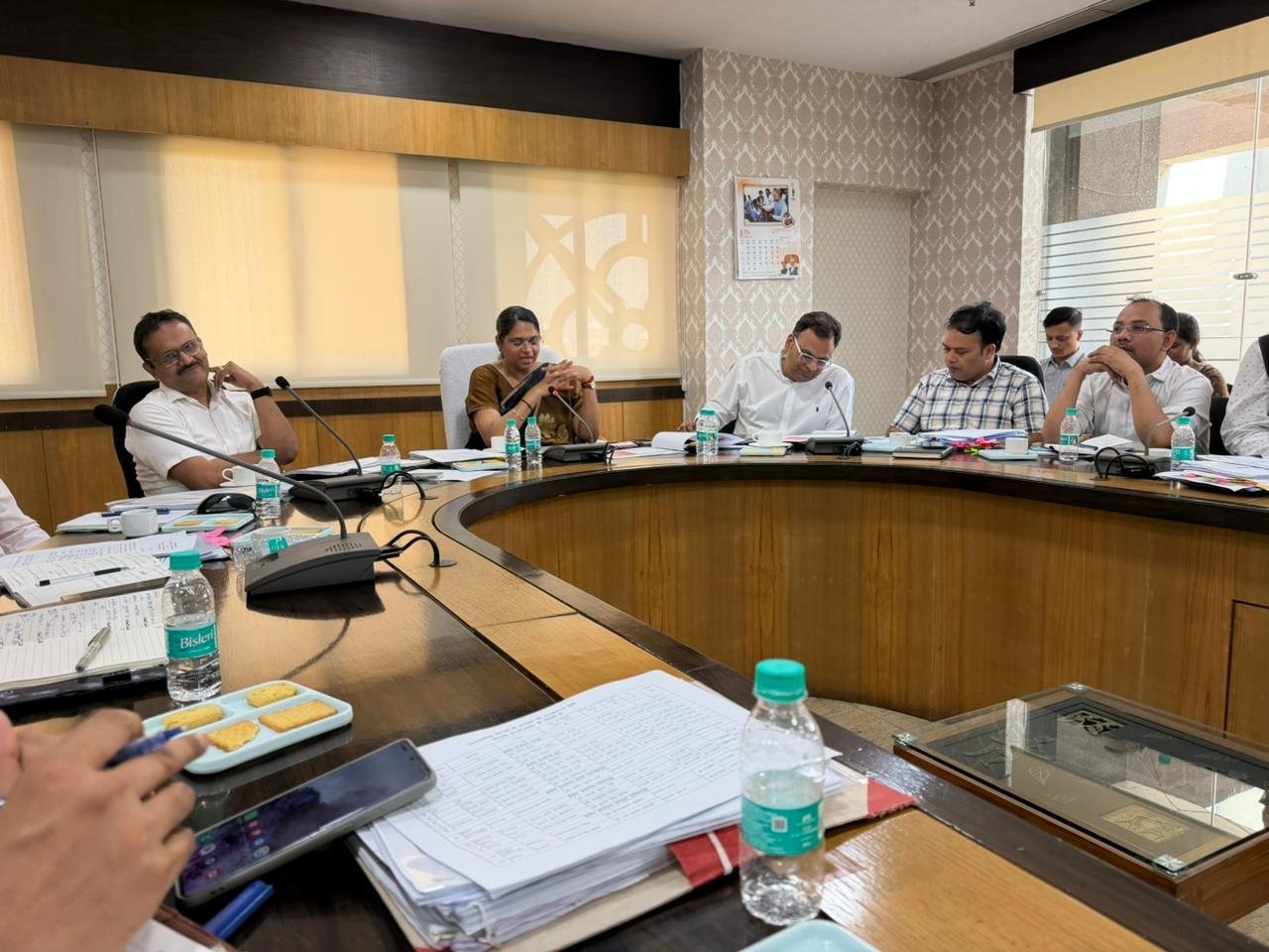 शहरी विकास योजनाओं पर सरकार का फोकस: 194 निकायों में एक दिन होगी समीक्षा बैठक, जमीनी प्रगति की होगी जांच शहरी विकास योजनाओं पर सरकार का फोकस: 194 निकायों में एक दिन होगी समीक्षा बैठक, जमीनी प्रगति की होगी जांच