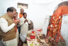 ठठारी में भगवान विष्णु के दर पर मुख्यमंत्री: पूजा-अर्चना कर मांगा प्रदेश की खुशहाली का आशीर्वाद, जनचौपाल में भी सुनी लोगों की बात