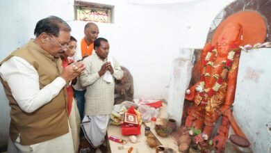 ठठारी में भगवान विष्णु के दर पर मुख्यमंत्री: पूजा-अर्चना कर मांगा प्रदेश की खुशहाली का आशीर्वाद, जनचौपाल में भी सुनी लोगों की बात