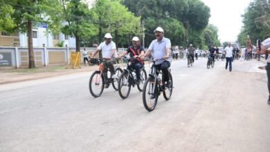 जगदलपुर में साइकिल पर निकले अरुण साव: फिटनेस का दिया मंत्र, बोले—‘स्वस्थ शरीर ही सबसे बड़ी पूंजी’