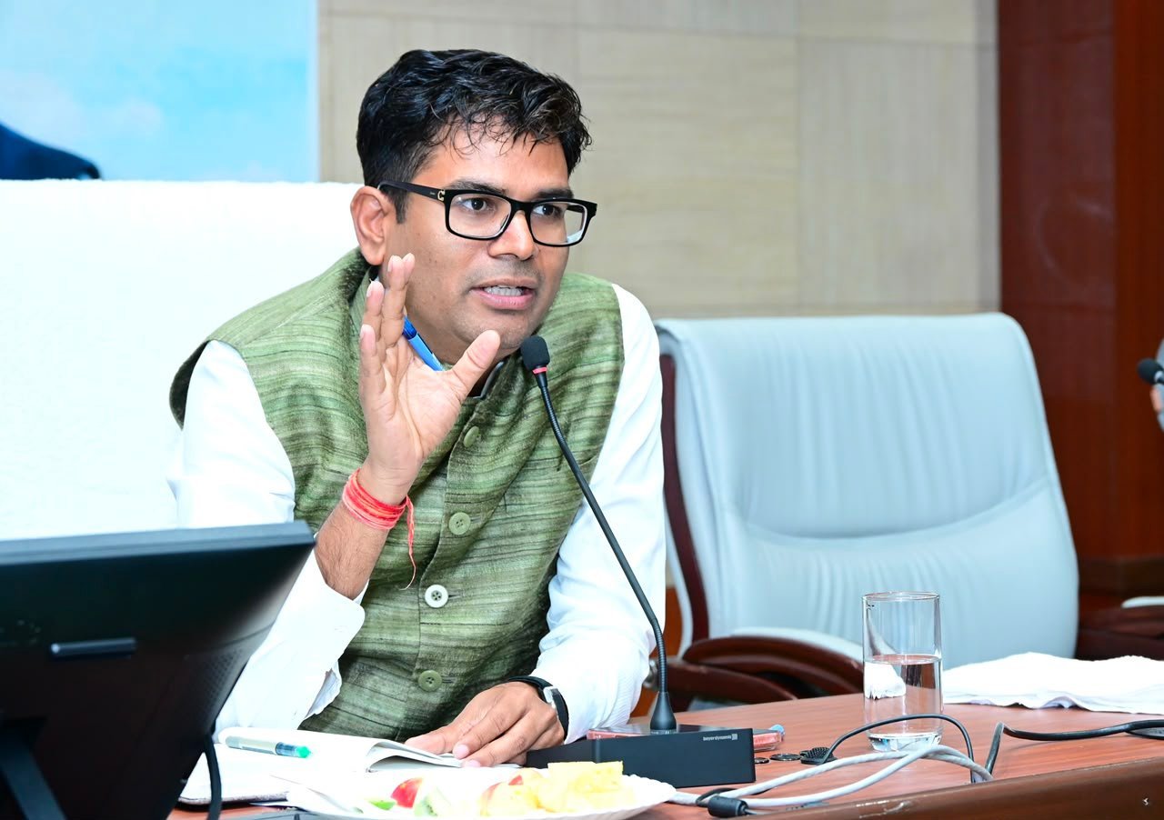 कॉलोनी प्रतिनिधियों से सीधे रूबरू हुए ओपी चौधरी: समस्याएं सुनीं, अफसरों को दिए समाधान के निर्देश कॉलोनी प्रतिनिधियों से सीधे रूबरू हुए ओपी चौधरी: समस्याएं सुनीं, अफसरों को दिए समाधान के निर्देश