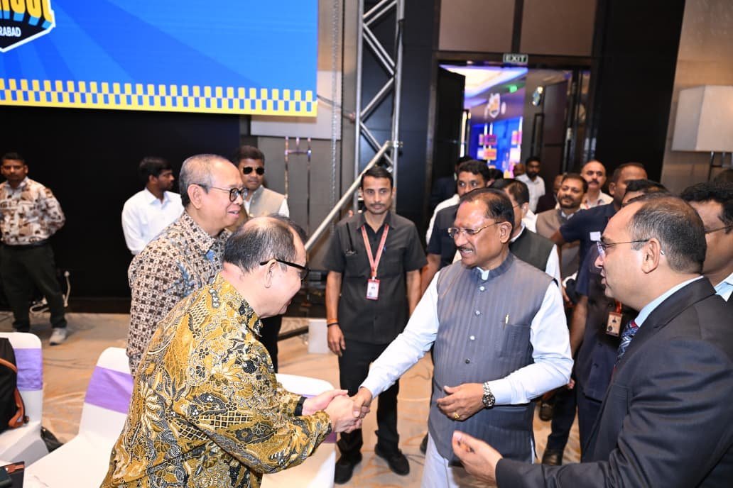 हैदराबाद में निवेशकों से मिले मुख्यमंत्री विष्णुदेव साय : नई औद्योगिक नीति और पारदर्शी व्यवस्था से छत्तीसगढ़ बना निवेश का आकर्षक केंद्र