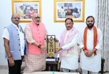 मुख्यमंत्री विष्णु देव साय की केंद्रीय मंत्री गिरिराज सिंह से सौजन्य भेंट—विकसित छत्तीसगढ़ के लक्ष्य पर हुई अहम चर्चा