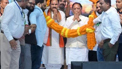 NHM कर्मचारियों को बड़ी सौगात: 33 दिन की हड़ताल का वेतन मिलेगा, महासम्मेलन में CM साय का बड़ा ऐलान