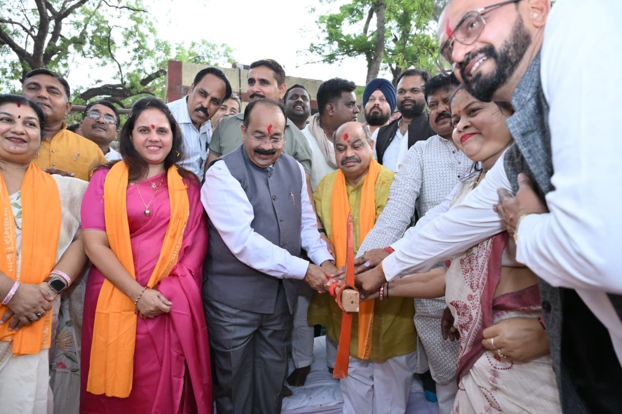 20.93 करोड़ की जल योजना शुरू: Arun Sao ने रखी पानी टंकी की नींव, चार वार्डों की बदलेगी तस्वीर 20.93 करोड़ की जल योजना शुरू: Arun Sao ने रखी पानी टंकी की नींव, चार वार्डों की बदलेगी तस्वीर