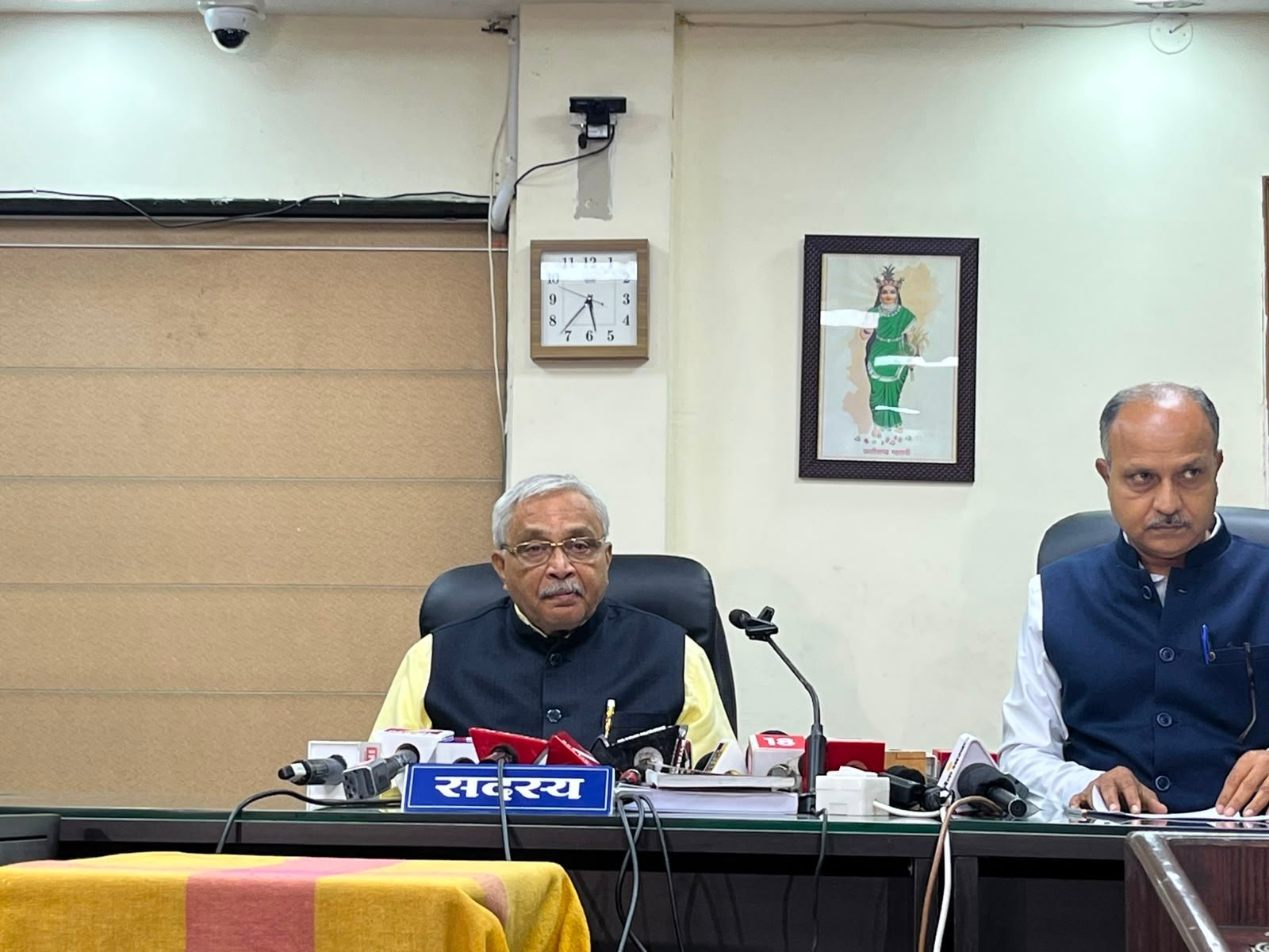 छत्तीसगढ़ में बिजली दरों पर बड़ा फैसला: घरेलू उपभोक्ताओं पर 30–50 पैसे प्रति यूनिट तक बढ़ोतरी, टैरिफ 1 जुलाई 2026 से लागू छत्तीसगढ़ में बिजली दरों पर बड़ा फैसला: घरेलू उपभोक्ताओं पर 30–50 पैसे प्रति यूनिट तक बढ़ोतरी, टैरिफ 1 जुलाई 2026 से लागू
