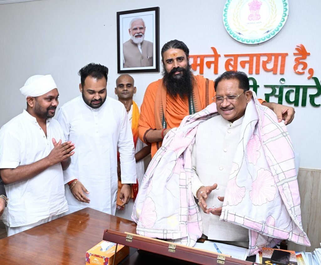 विद्यालयों में फिर गूंजेंगे वैदिक मंत्र: CM साय की पहल पर संत समाज खुश, कहा—‘यह सांस्कृतिक विरासत को मजबूत करेगा’