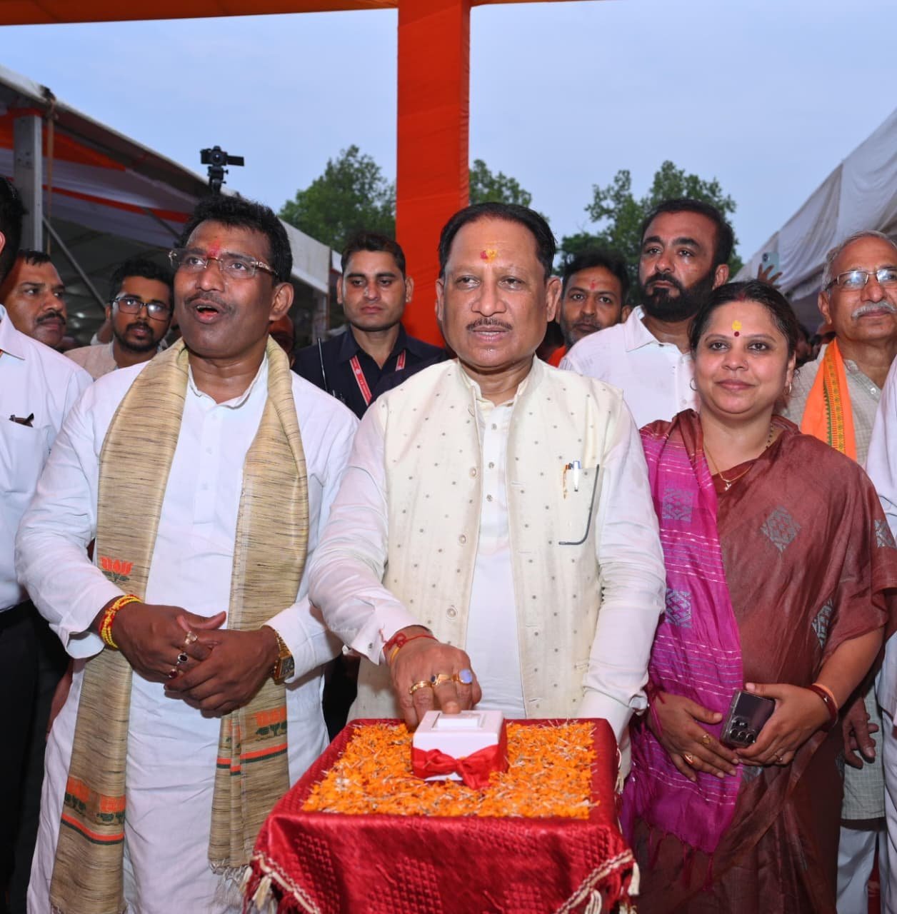 CM विष्णु देव साय ने किया कचना धुरवा गोंडवाना भवन का लोकार्पण, बोले : “जनजातीय गौरव को सहेजते हुए विकास के नए आयाम गढ़ रही है सरकार” CM विष्णु देव साय ने किया कचना धुरवा गोंडवाना भवन का लोकार्पण, बोले : “जनजातीय गौरव को सहेजते हुए विकास के नए आयाम गढ़ रही है सरकार”