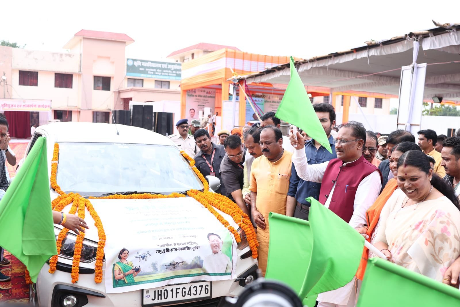 जशपुर की 5 महिला किसान बनेंगी ड्रोन पायलट : CM विष्णुदेव साय ने रायपुर प्रशिक्षण दल को दिखाई हरी झंडी